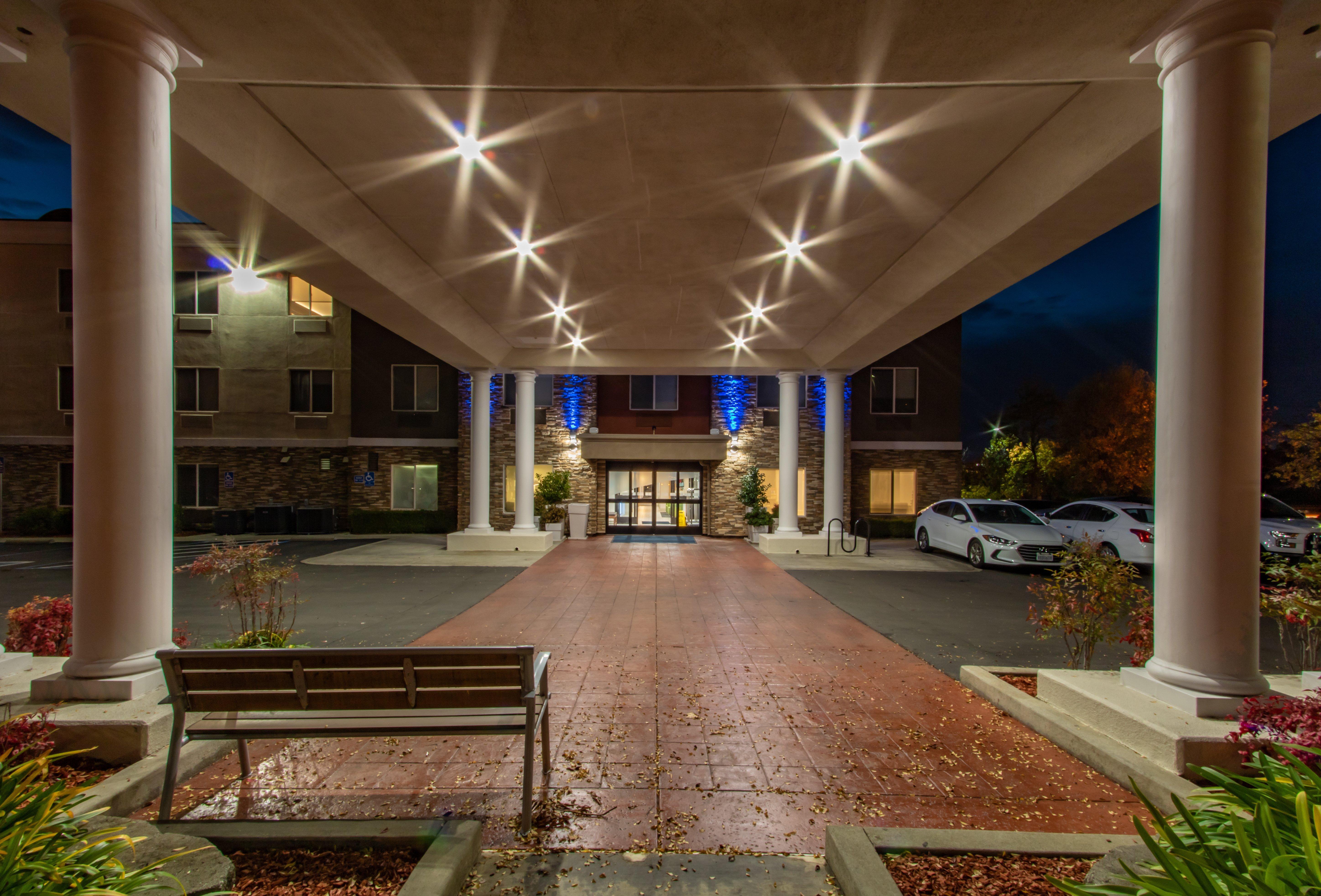 Holiday Inn Express Hotel & Suites Roseville - Galleria Area, An Ihg Hotel Exterior photo