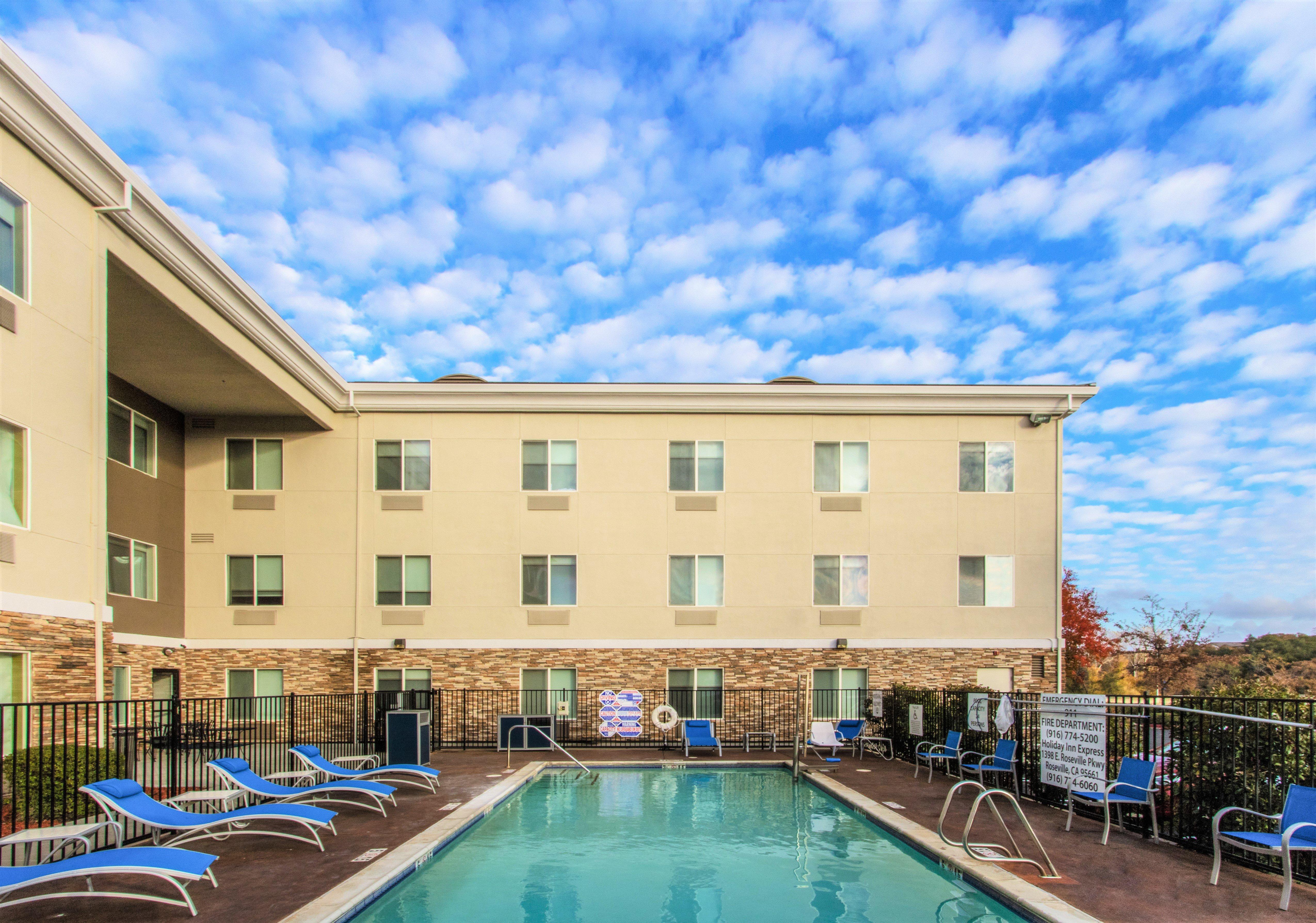 Holiday Inn Express Hotel & Suites Roseville - Galleria Area, An Ihg Hotel Exterior photo